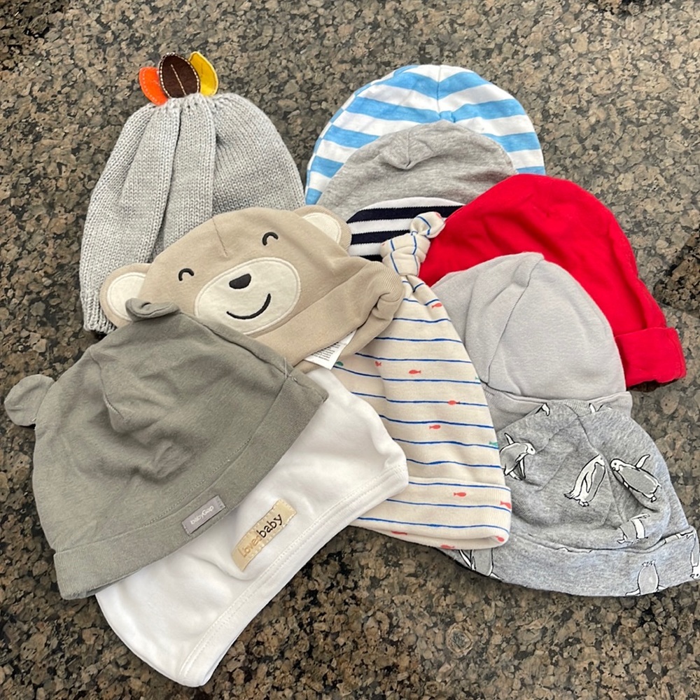 EUC | Set of 11 baby Beanies